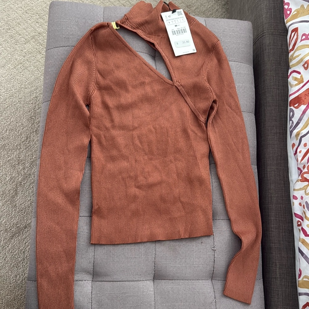 NWT zara top. Size S. Brick color